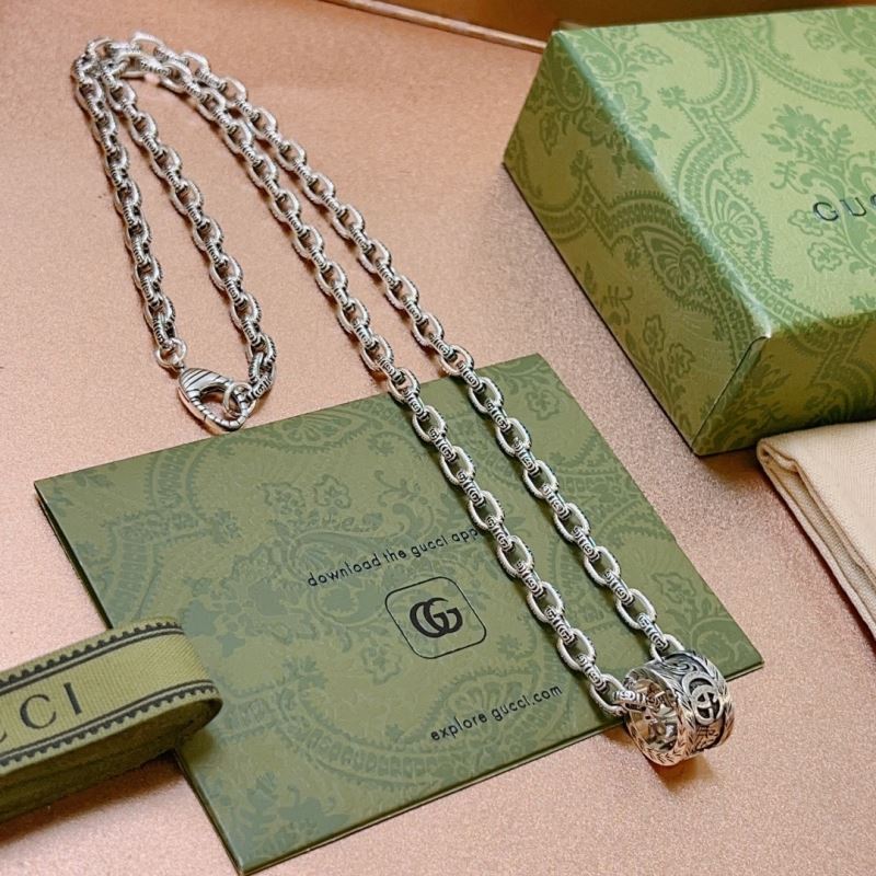 G*u*i necklaces